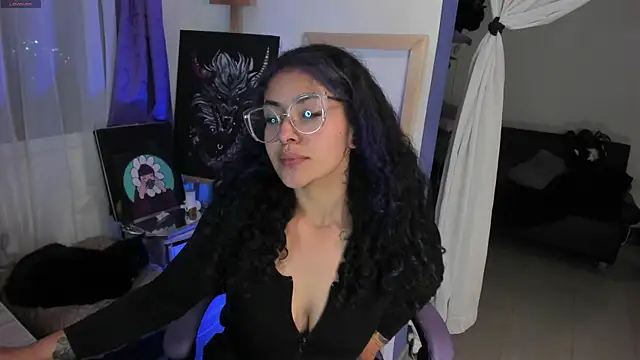 Snapshot of witchviolet chatting on September 20, 1:54 am witchviolet online show from September 20, 1:54 am