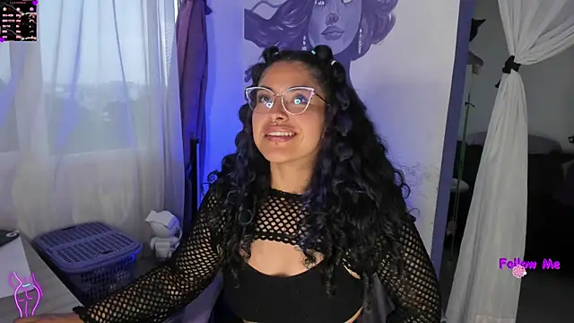 Snapshot of witchviolet chatting on October 9, 9:59 pm witchviolet online show from October 9, 9:59 pm