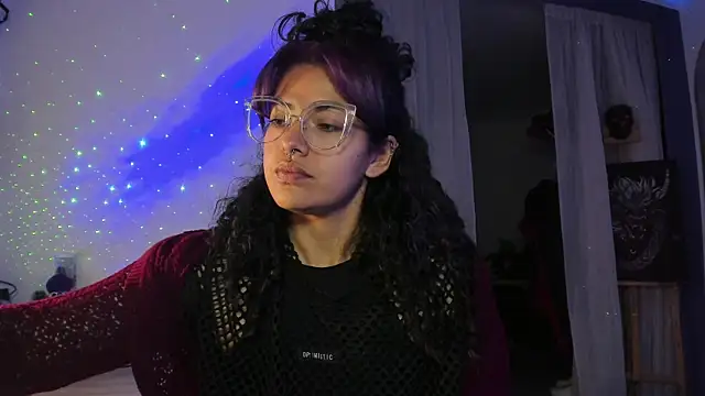 Snapshot of witchviolet chatting on February 17, 11:33 pm witchviolet online show from February 17, 11:33 pm