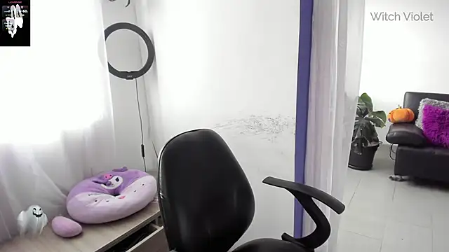 Snapshot of witchviolet chatting on February 3, 7:31 pm witchviolet online show from February 3, 7:31 pm