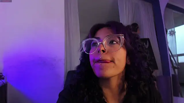 Snapshot of witchviolet chatting on February 26, 11:09 pm witchviolet online show from February 26, 11:09 pm