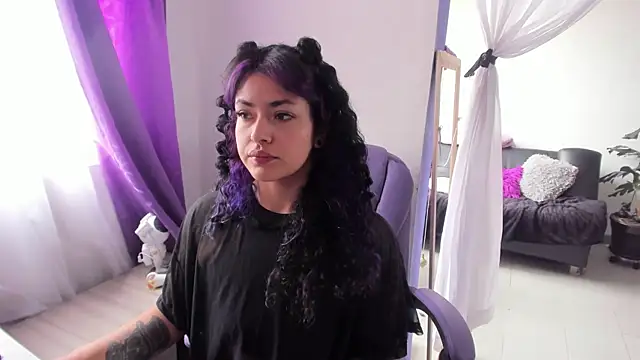 Snapshot of witchviolet chatting on October 1, 4:11 pm witchviolet online show from October 1, 4:11 pm
