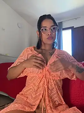 maykka online show from May 11, 1:12 pm