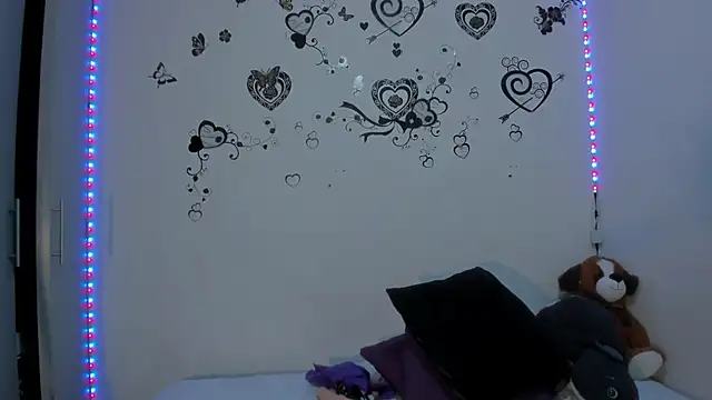 Snapshot of Linisprincehot69 chatting on February 7, 10:34 am Linisprincehot69 online show from February 7, 10:34 am