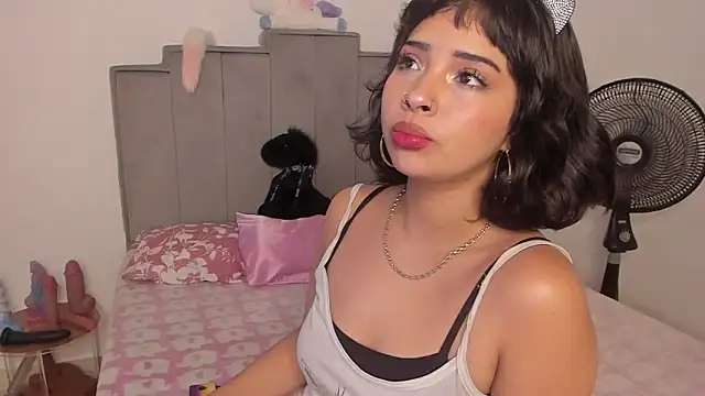 chloe watson  online show from July 9, 12:11 am