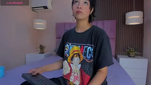 chloe watson  online show from December 5, 1:32 pm