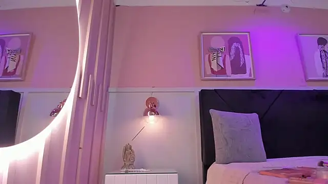 chloe watson  online show from January 15, 7:50 pm