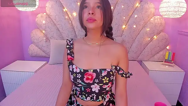 Snapshot of chloe_watson_ chatting on March 12, 7:36 pm chloe watson online show from March 12, 7:36 pm