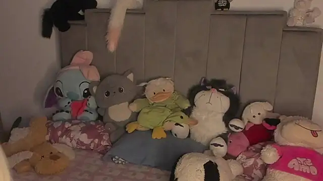 chloe watson  online show from July 6, 3:46 am