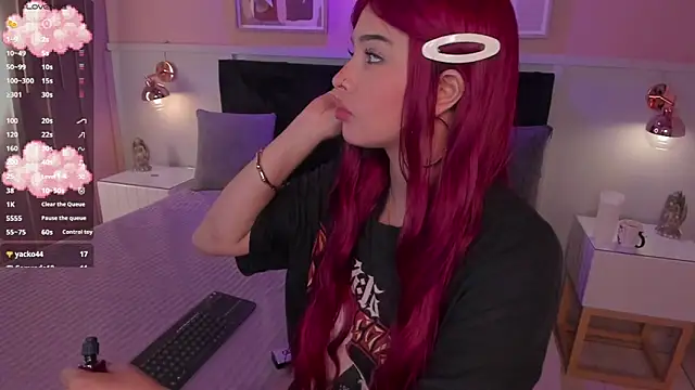 chloe watson  online show from April 15, 7:58 pm