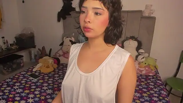 chloe watson  online show from July 4, 11:42 pm