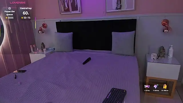 chloe watson  online show from November 13, 9:30 pm