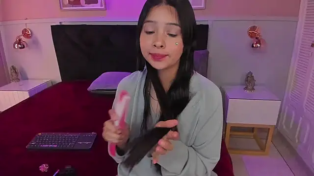 chloe watson  online show from November 8, 8:23 pm