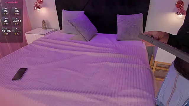 chloe watson  online show from December 3, 7:46 pm