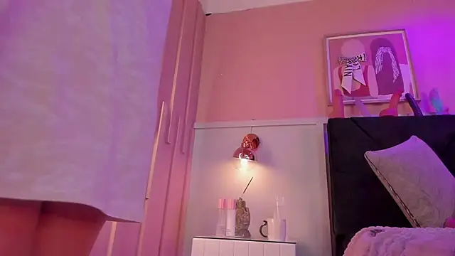 chloe watson  online show from November 29, 8:09 pm