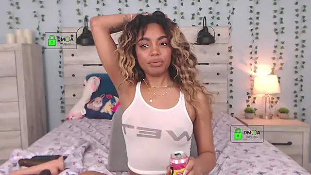 Snapshot of RobynKnight chatting on November 14, 6:39 am RobynKnight online show from November 14, 6:39 am