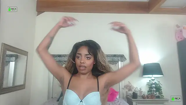 Snapshot of RobynKnight chatting on October 14, 7:31 am RobynKnight online show from October 14, 7:31 am