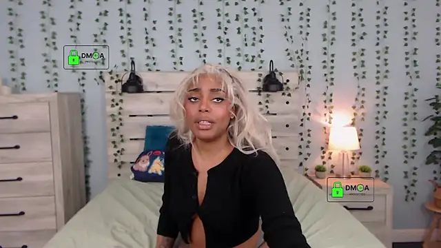 RobynKnight online show from February 6, 5:03 am