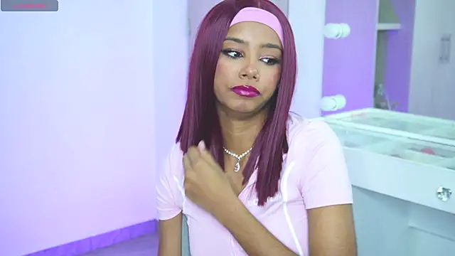 Snapshot of forever__young chatting on October 28, 3:44 pm forever young online show from October 28, 3:44 pm