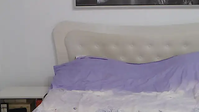 Snapshot of naughtymommy666 chatting on February 21, 6:04 pm naughtymommy666 online show from February 21, 6:04 pm