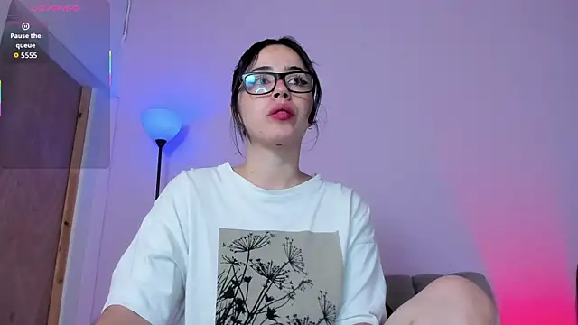 Snapshot of zoe6x chatting on February 21, 1:13 pm zoe6x online show from February 21, 1:13 pm