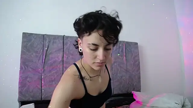 linda 33 online show from January 13, 6:45 pm