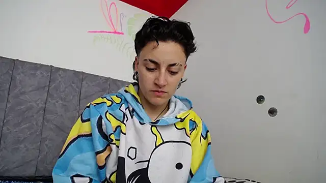 linda 33 online show from December 1, 7:04 pm