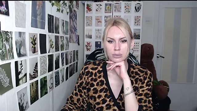 Snapshot of CapriScorpion chatting on June 13, 10:46 am CapriScorpion online show from June 13, 10:46 am