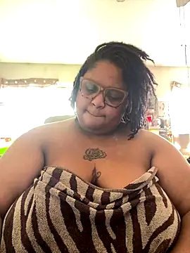 kweenxkarma online show from October 6, 10:10 pm