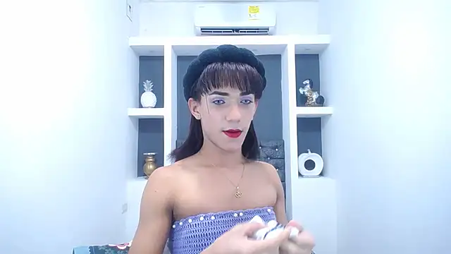 Snapshot of KatrinaQueen1 chatting on March 8, 7:27 am KatrinaQueen1 online show from March 8, 7:27 am