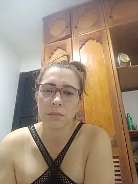 Snapshot of mademonsexy chatting on June 18, 4:33 am mademonsexy online show from June 18, 4:33 am