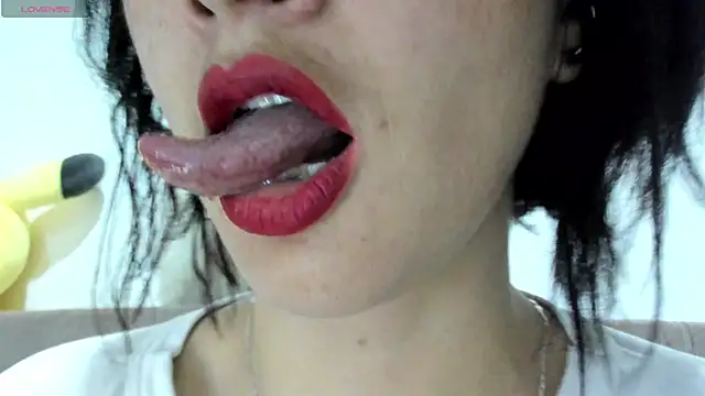 Snapshot of queen_fetish chatting on March 4, 10:13 am queen fetish online show from March 4, 10:13 am