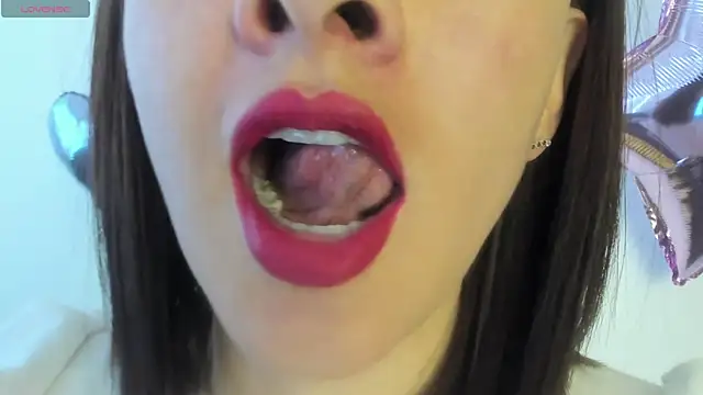 Snapshot of queen_fetish chatting on June 18, 3:39 pm queen fetish online show from June 18, 3:39 pm