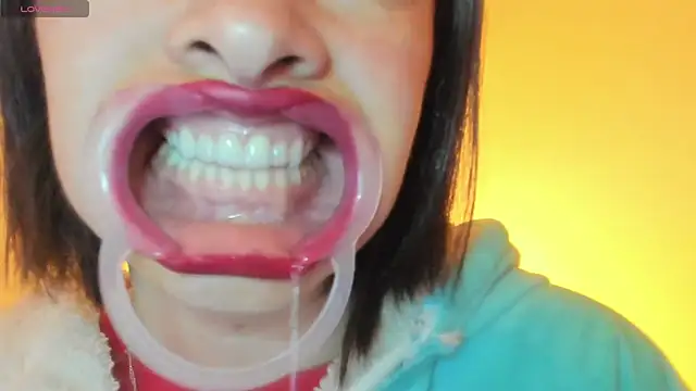 queen fetish online show from November 18, 10:40 am