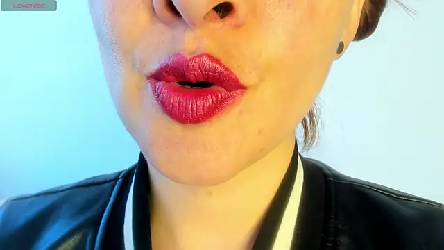 Snapshot of queen_fetish chatting on April 22, 4:14 pm queen fetish online show from April 22, 4:14 pm