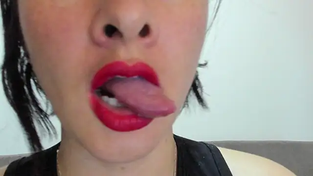 Snapshot of queen_fetish chatting on February 4, 10:54 am queen fetish online show from February 4, 10:54 am