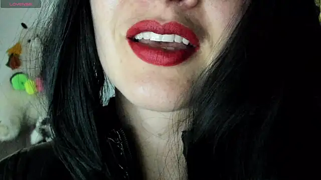 Snapshot of queen_fetish chatting on March 10, 8:34 pm queen fetish online show from March 10, 8:34 pm