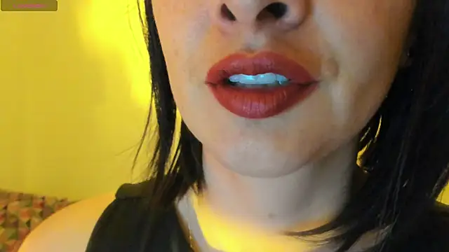 Snapshot of queen_fetish chatting on October 5, 9:33 am queen fetish online show from October 5, 9:33 am