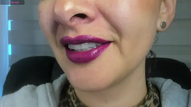 queen fetish online show from April 10, 6:48 pm