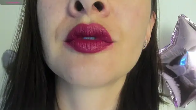 Snapshot of queen_fetish chatting on June 12, 10:35 am queen fetish online show from June 12, 10:35 am