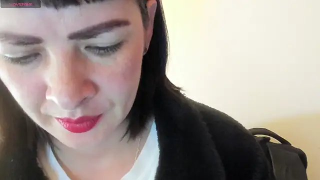 queen fetish online show from December 18, 1:15 pm