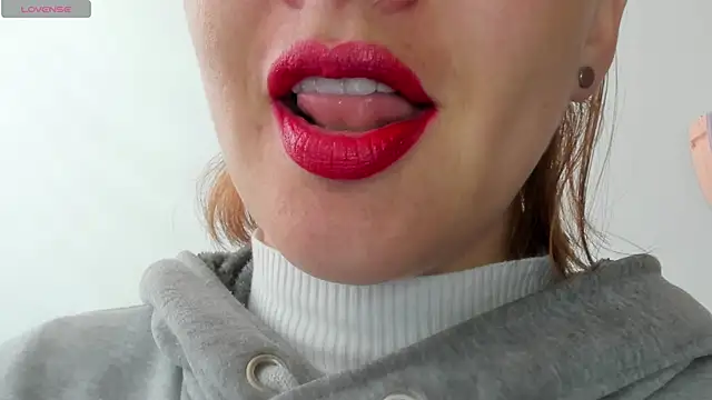 queen fetish online show from March 30, 4:30 pm