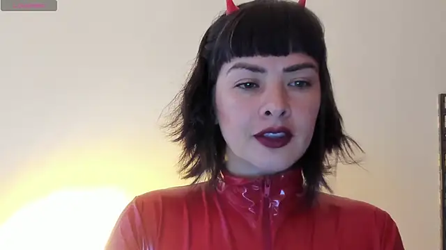 queen fetish online show from November 15, 8:02 pm