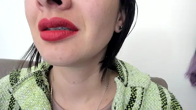 Snapshot of queen_fetish chatting on January 17, 10:11 am queen fetish online show from January 17, 10:11 am