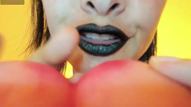 queen fetish online show from November 18, 10:45 pm