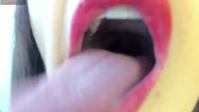 Snapshot of queen_fetish chatting on June 3, 7:51 pm queen fetish online show from June 3, 7:51 pm