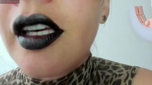 queen fetish online show from April 9, 2:45 pm