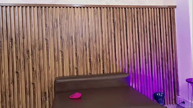 evelynjohnsoon online show from November 28, 1:00 pm