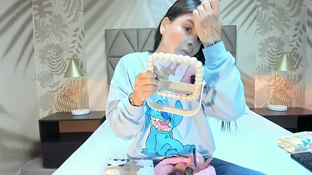 AnneDixie online show from April 19, 3:07 am