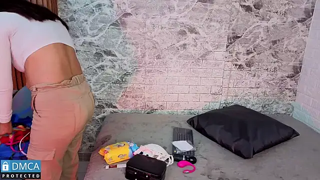 CarolRodriguez  online show from November 25, 7:03 pm